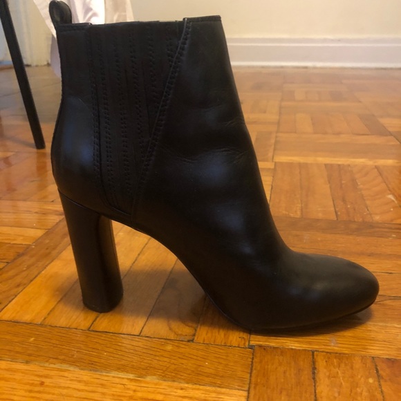 Vince Camuto Black Leather Heel booties size 9 - Picture 6 of 6